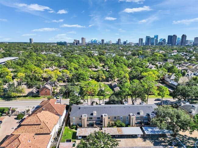 Building Photo - 702 Bering Dr