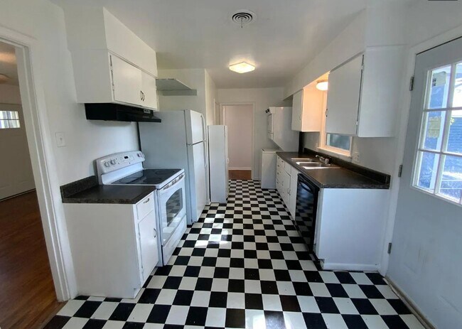 Building Photo - AVAILABLE MID APRIL ; APPLY TODAY AT OUR WEBSITE!!