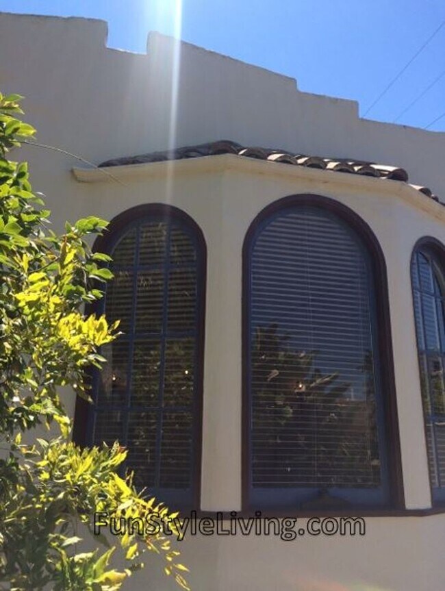 Building Photo - Charming Mediterranean Circa 1937 House