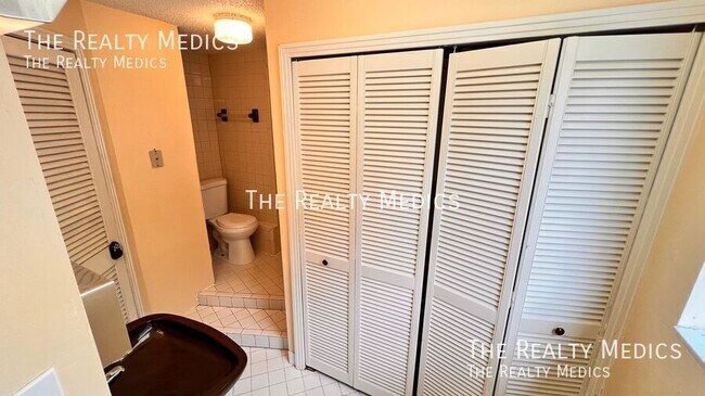 Building Photo - 1807 N Park Ave