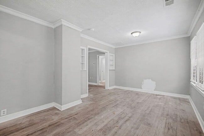 Building Photo - 1604 Alta Vista Ave