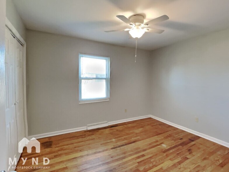 Building Photo - 617 5th Way