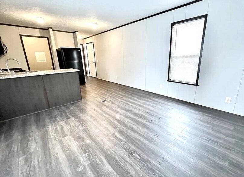 Building Photo - 17020 Sleepy Hollow Blvd