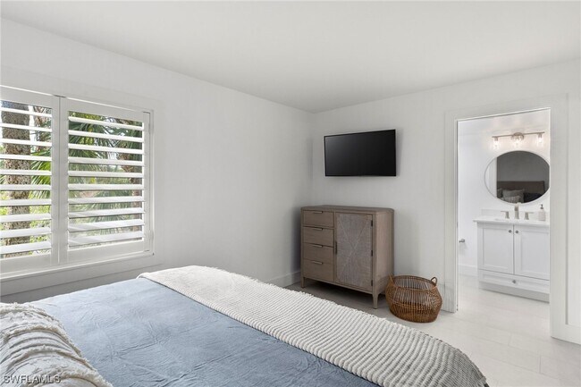 Building Photo - 980 7th Ave S