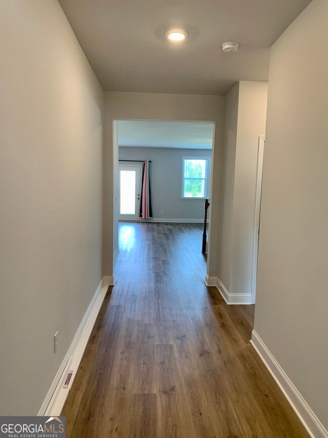 Building Photo - 600 Cunninghame Ct