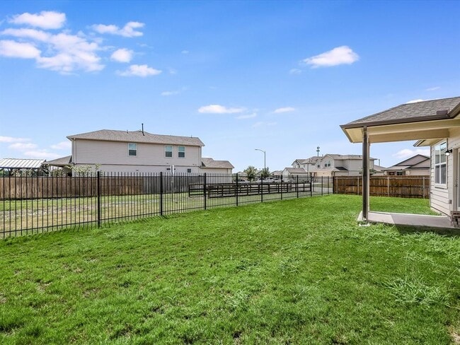 Building Photo - 413 Rainmaker Ln