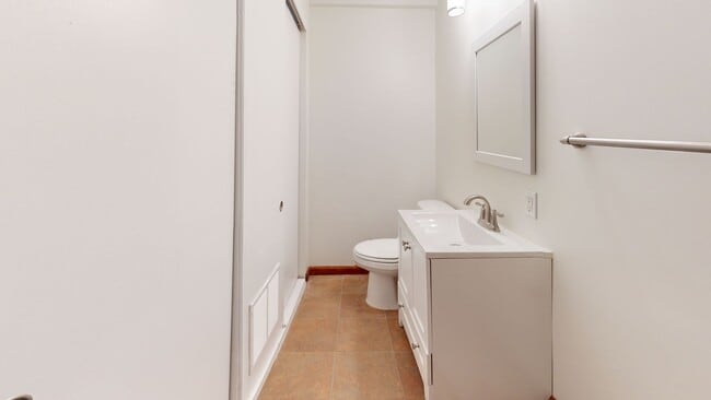 Building Photo - Foggy Bottom 1,200 Square Foot Rowhouse Off Washington Circle W/Exposed Brick! Prime Location!