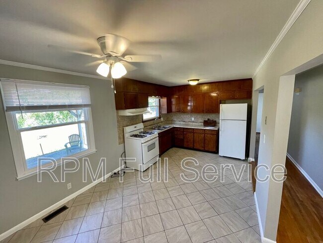 Primary Photo - 465 Clearwater Dr