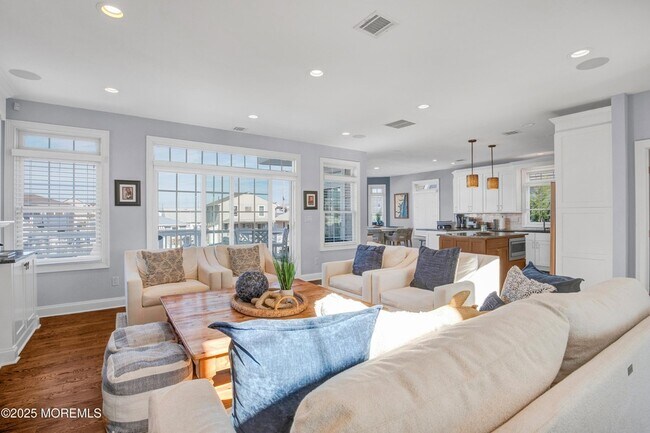 Building Photo - 206 N Lagoon Rd