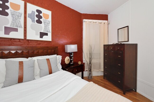 Building Photo - 440 W 45th St