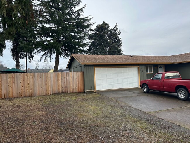 Building Photo - 3 bedroom 1 bath house in Thurston neighbo...