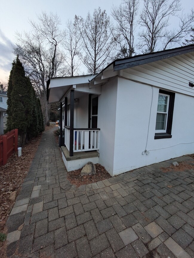 Building Photo - 383 W Clinton St