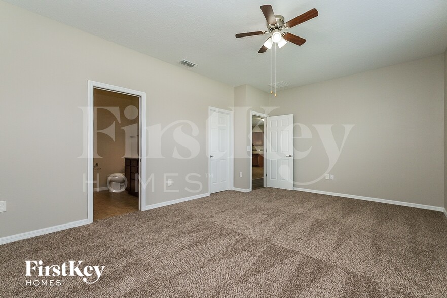 Building Photo - 8741 Hinsdale Heights Dr