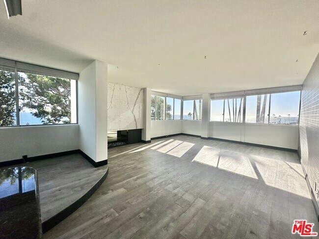 Building Photo - 17366 Sunset Blvd