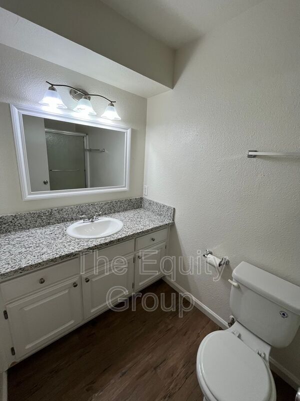 Building Photo - 3928 W Meadow Ave