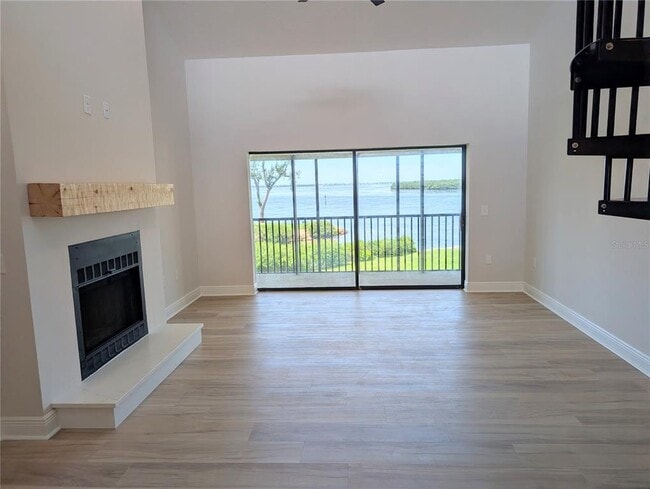 Building Photo - 3850 Mariners Walk