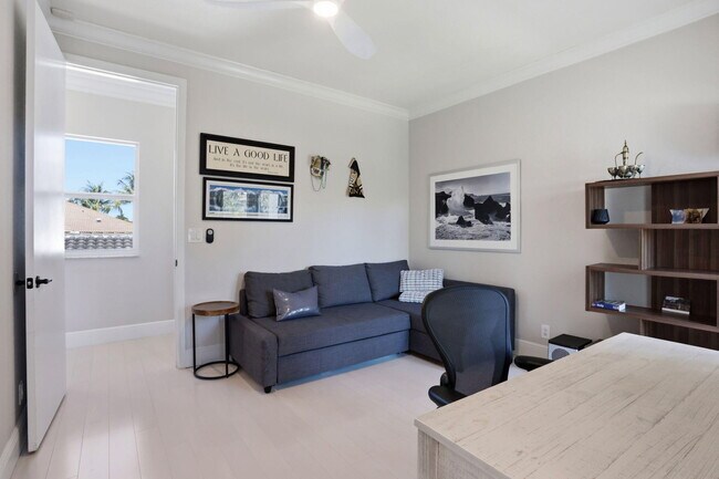 Building Photo - 375 SW 16th St