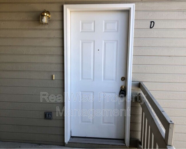 Building Photo - 1984 Sky Park Dr