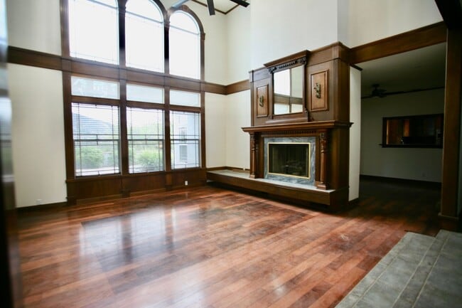 Building Photo - 4br 3-1/2ba Victorian in hills of Blossom Valley