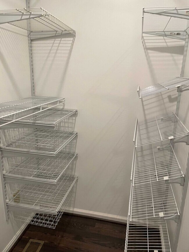 Building Photo - Spacious 3BR Townhome with Walkout Basement, Deck, Fenced Yard, Central A/C + Assigned Parking