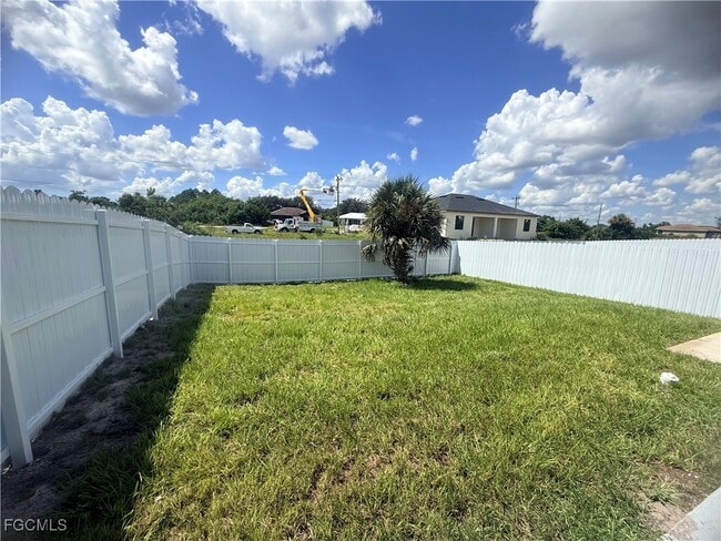 Building Photo - 428 Petite Ave