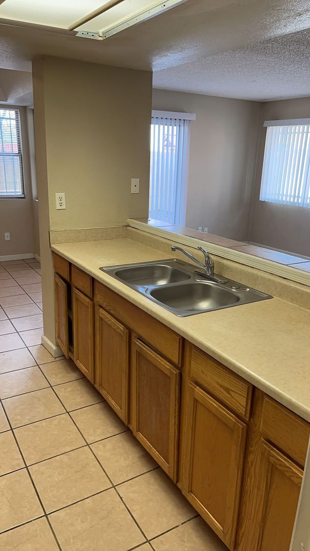 Building Photo - Condo in HALLCRAFT VILLAS EAST