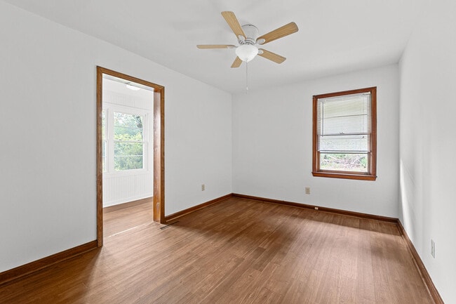 Building Photo - 1457 Columbia Hwy N