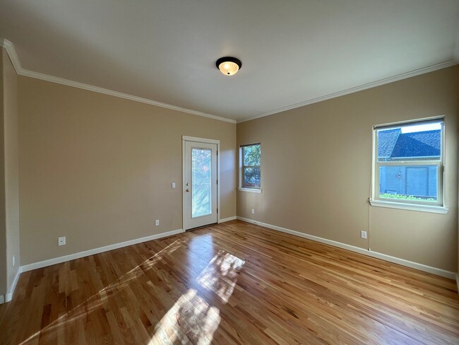 Building Photo - 3 Bedroom/ 2 Bathroom Home NW Redmond