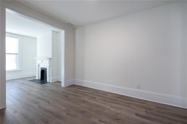Building Photo - 406 Paines Ave NW