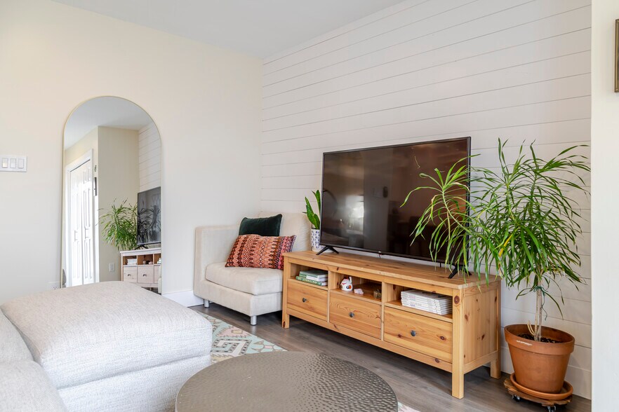 Building Photo - 6410 Chimney Creek Cir