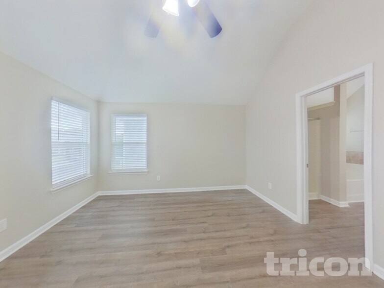 Building Photo - 2752 Huntcliff Dr