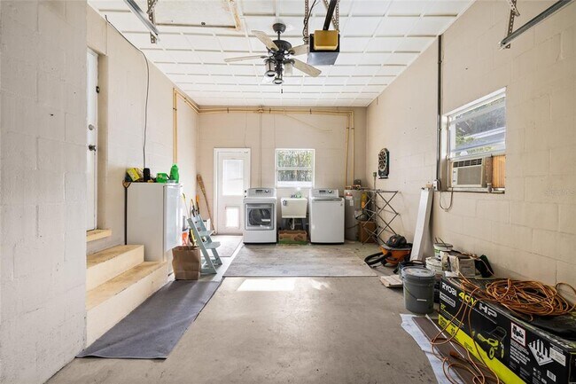 Building Photo - 304 N Matanzas Ave