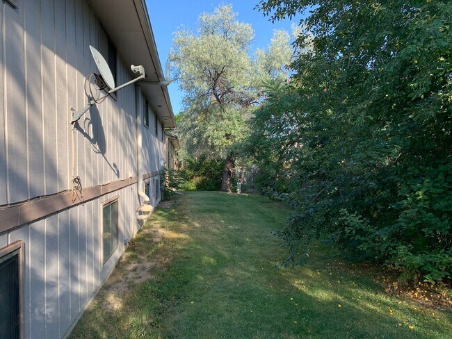 Building Photo - 10th2354 (MK-KS)