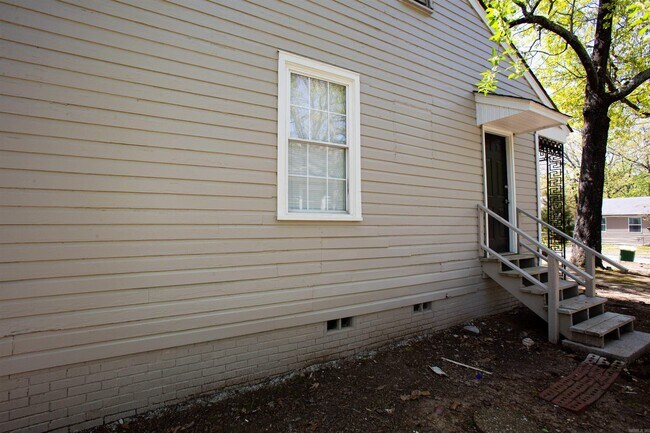 Building Photo - 2309 S Tyler St