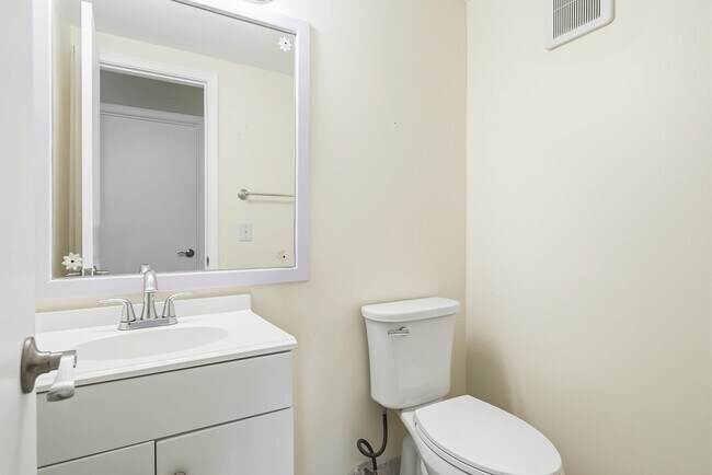 Building Photo - 142 Norwich F