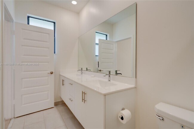 Building Photo - 15826 NW 91st Ct