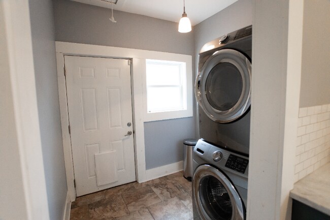 Building Photo - 1412 S St Louis Ave