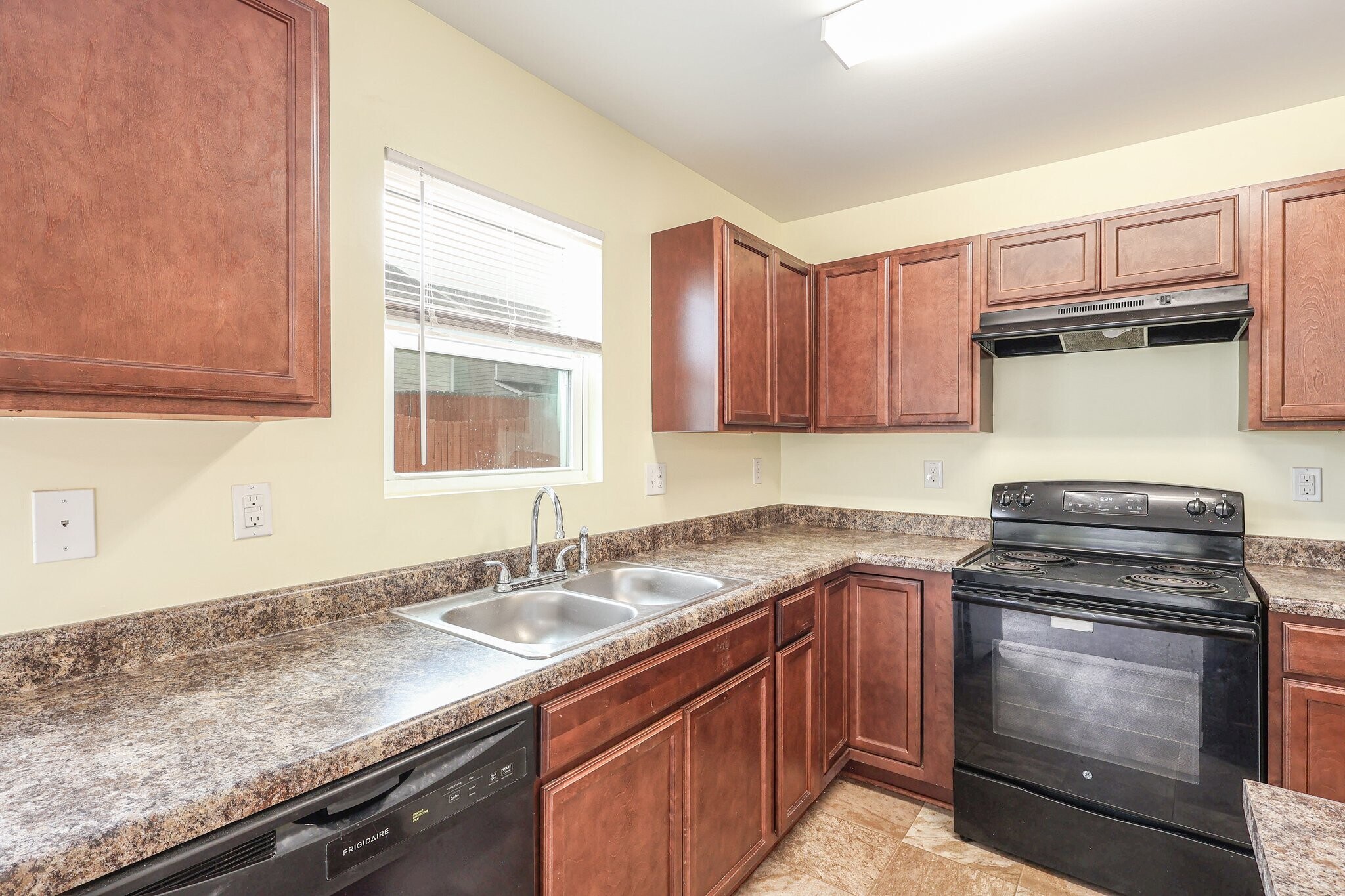 Building Photo - 1562 Onalee Dr