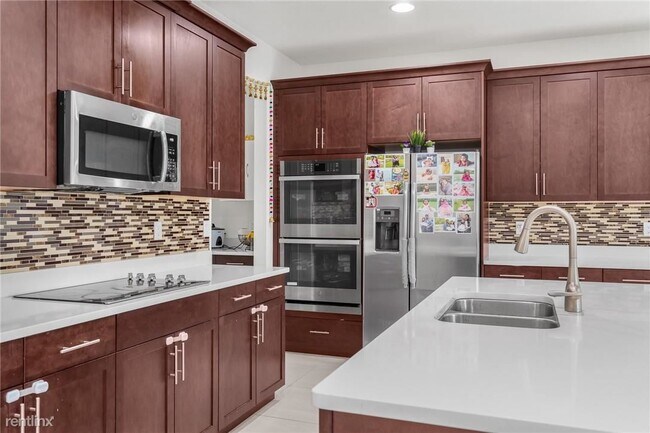 Building Photo - 3 br, 2.5 bath Townhome - 10015 Akenside Dr