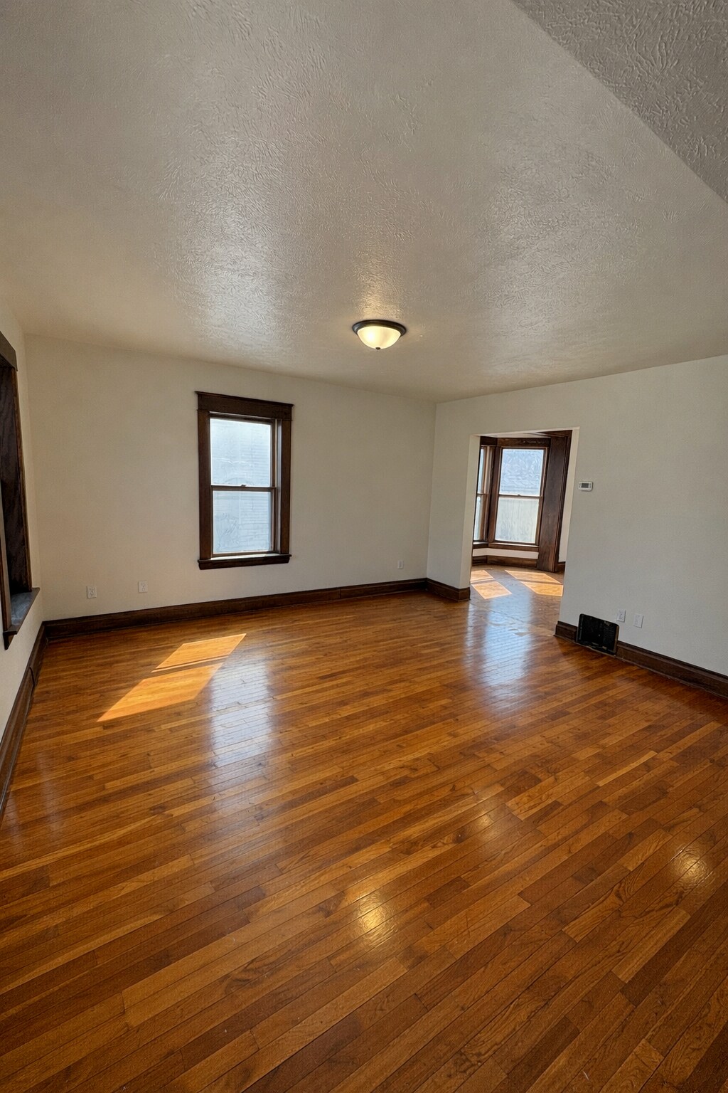 Building Photo - 543 Jackson St