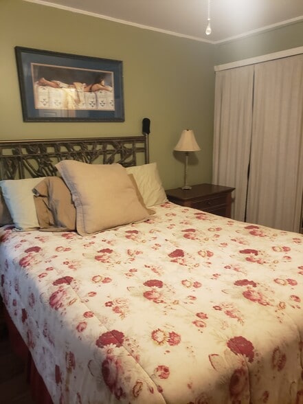 master bed - 10 East State Street