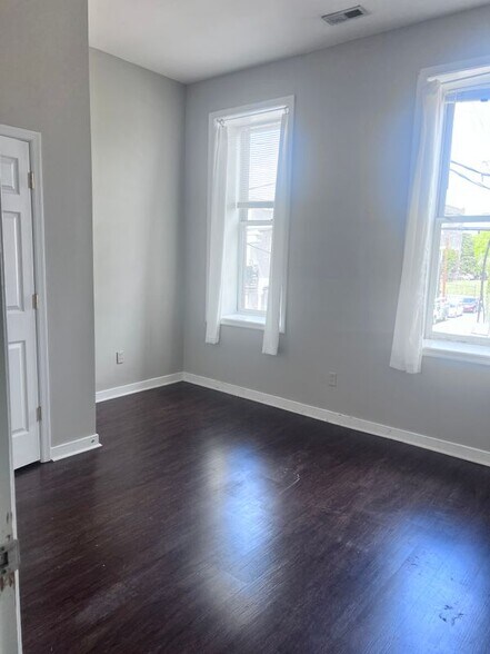 Building Photo - 1627 W Main St