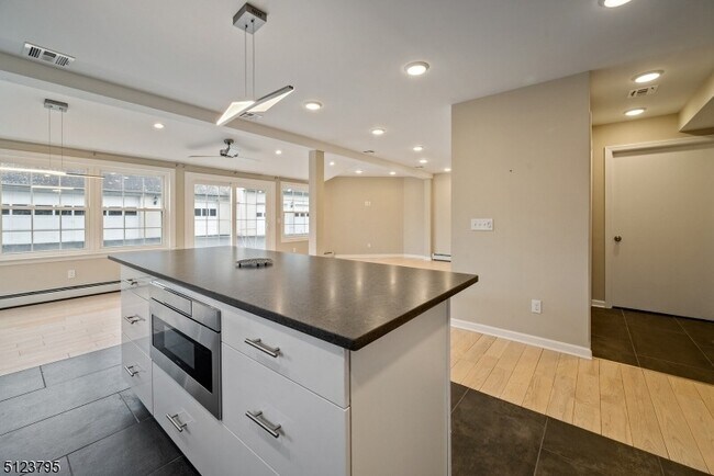 Building Photo - 480 Parkway Dr