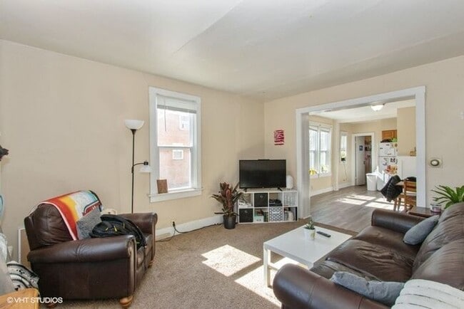 Building Photo - $3,400 | 4 Bedroom, 2 Bathroom House | Pet...