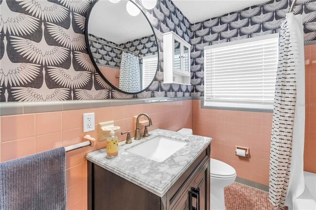 Building Photo - 2621 17th Ave N