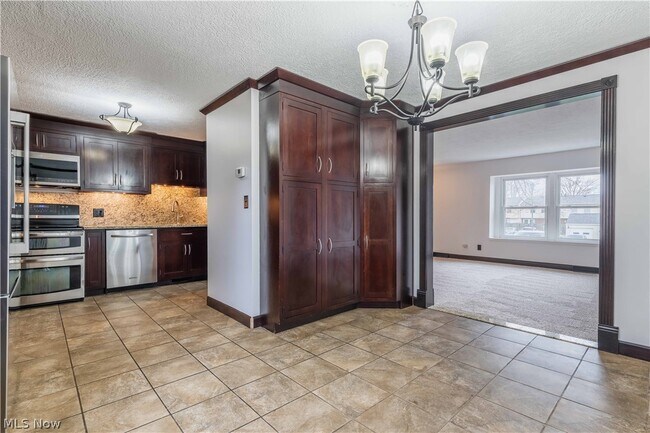 Building Photo - 4599 Cox Dr