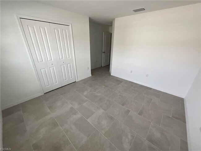 Building Photo - 3850 Treasure Oak Wy