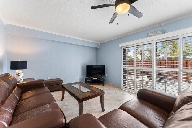 Building Photo - 1806 18th Ct