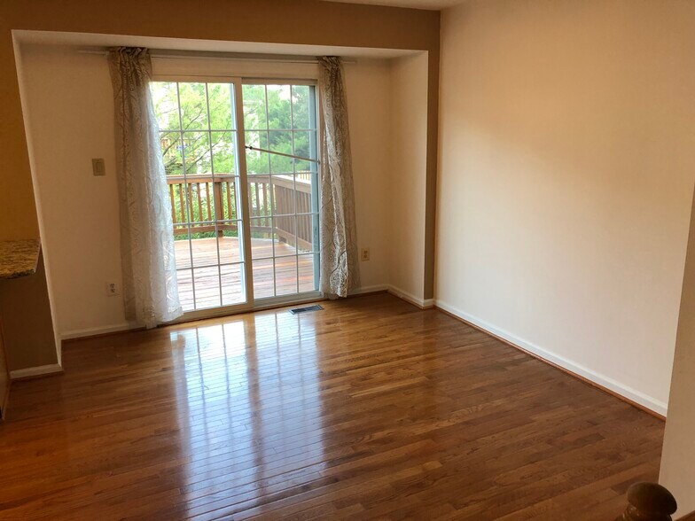 Dining room - 7468 Gadsby Square