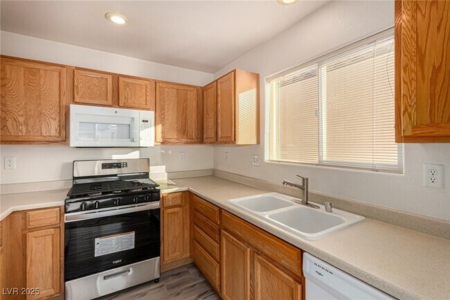 Building Photo - 10396 Midseason Mist St